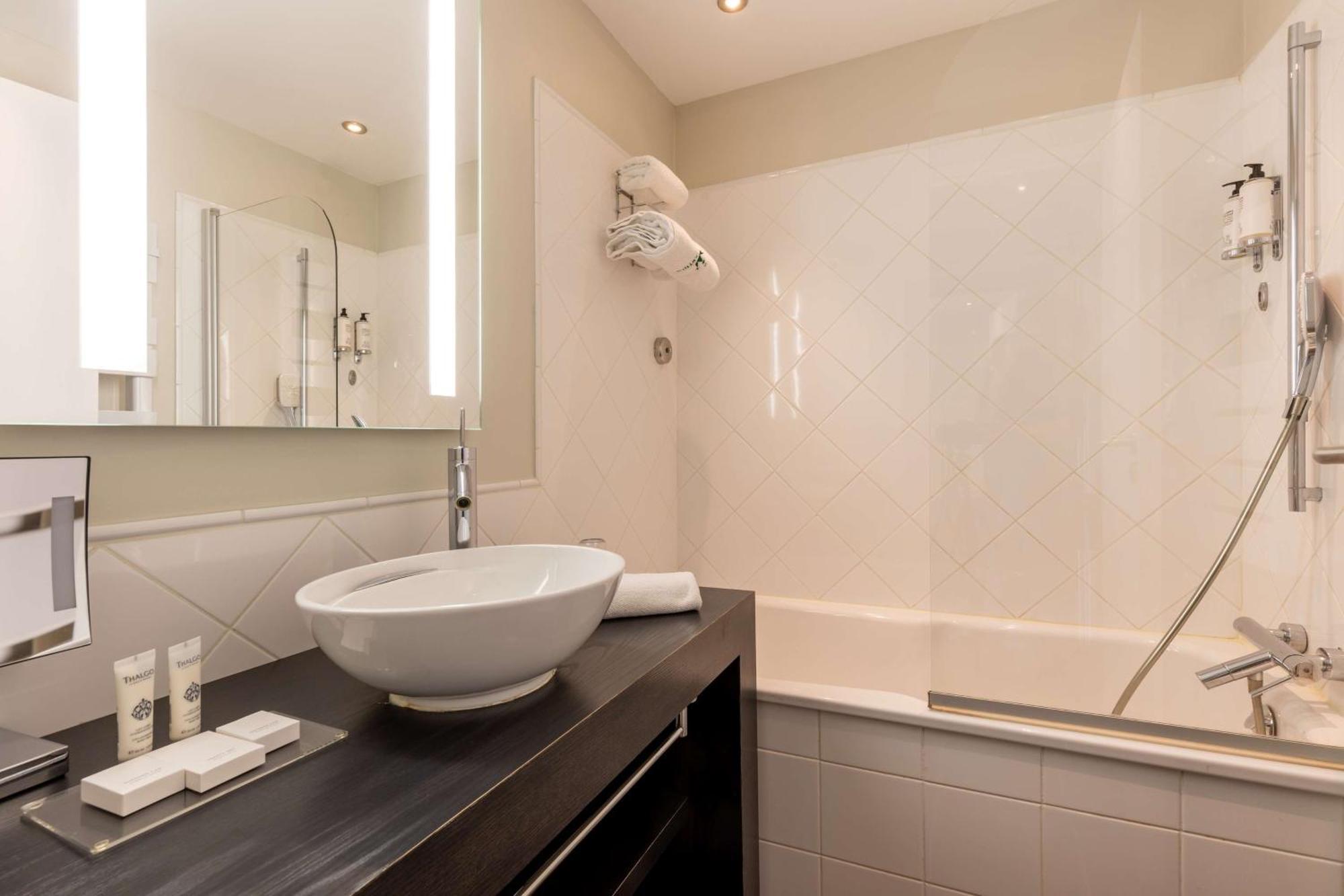 Best Western Plus Le Roi Arthur Hotel & Spa Ploërmel Dış mekan fotoğraf